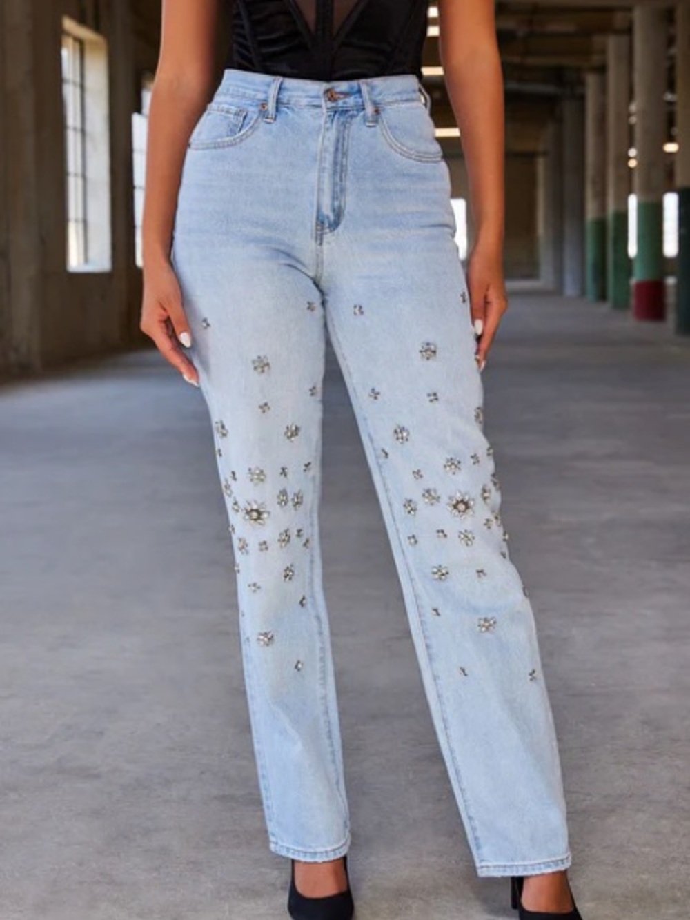 Rhinestone Straight Leg Jeans – Light Wash